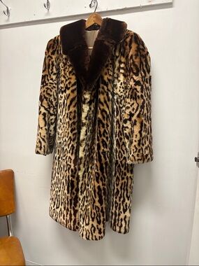 Leopard Print mouton Fur Coat with Brown Collar